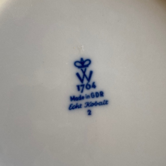 Blue and White China - Floral Tea Cup and Saucer Set with cobalt and gold - Picture 5 of 9